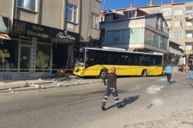 Pendik’te İETT otobüsü kuaför dükkanına daldı: 6 yaralı