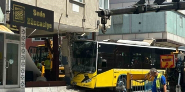 Pendik’te İETT otobüsünün çarptığı binada güçlendirme çalışmaları devam ediyor