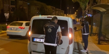 Polis çevirmesini görünce geri geri kaçtılar