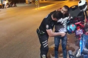 Polisten motosiklet sürücüsüne "sesli" ders