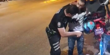 Polisten motosiklet sürücüsüne "sesli" ders