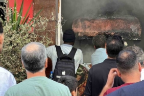 Restoranda yangın çıktı: Yoldan geçen Afrikalı vatandaş hortumla müdahale etti