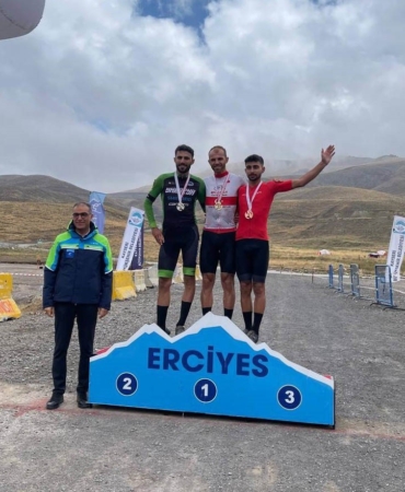 Sakarya Büyükşehir’in yıldızları her gün yeni bir başarıya pedal çeviriyor