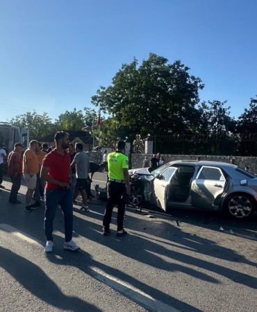 Sakarya’da minibüs ile otomobil kafa kafaya çarpıştı: 5 yaralı