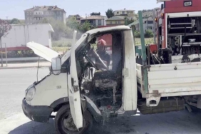 Sakarya’da park halindeki kamyonet alev aldı: 1 yaralı