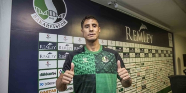 Sakaryaspor, defans oyuncusu Alper Uludağ’ı renklerine kattı