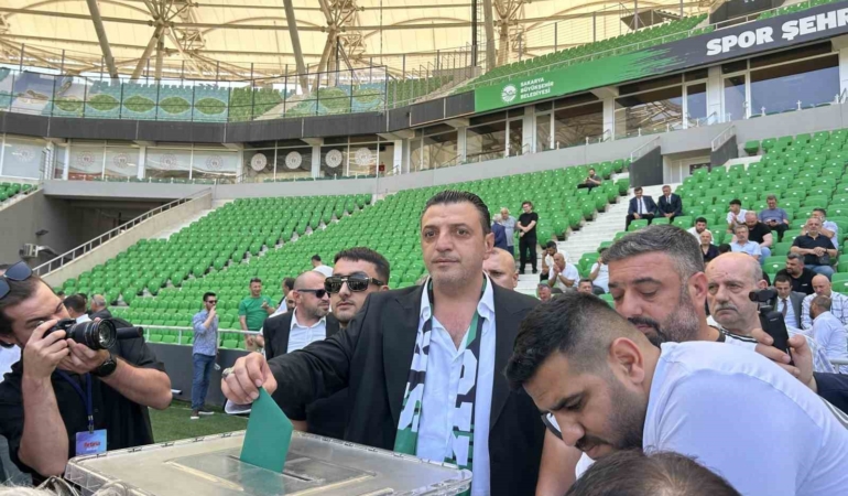 Sakaryaspor Kulüp Başkanı İn, görevinden istifa ettiğini duyurdu