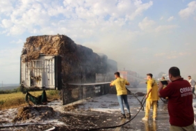 Saman yüklü tır alev aldı: Yol trafiğe kapandı, metrelerce kuyruk oluştu