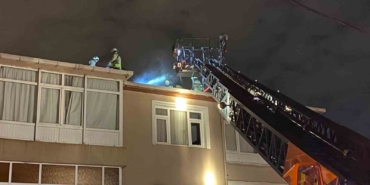 Sarıyer’de 4 katlı binanın çatısında yangın