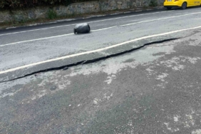 Sarıyer’de yolda çökme meydana geldi