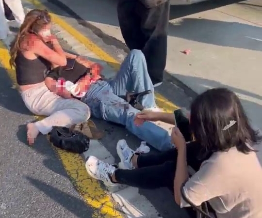 Sefaköy’de metrobüs kazası sonrası yaşanan can pazarı kamerada