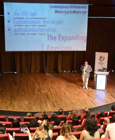 Şeffaf plaklar diş teli kaygısını ortadan kaldırıyor