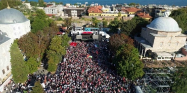 "Şehit Heniyye’den Son Çağrı" mitingi için binlerce kişi Ayasofya Meydanı’nda toplandı