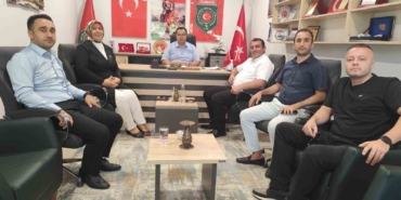 Şehitliği temizlediler, gazileri ziyaret ettiler