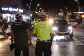 Şehrin en işlek caddesinde yüksek ses ve abart egzozla gezen araç sürücülerine ceza yağdı