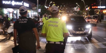 Şehrin en işlek caddesinde yüksek ses ve abart egzozla gezen araç sürücülerine ceza yağdı