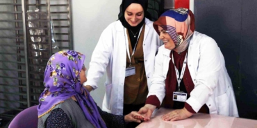 Serdivan Belediyesi’nden yaşlılara sevgi dolu ziyaret