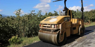 Serdivan’da asfalt mesaisi sürüyor