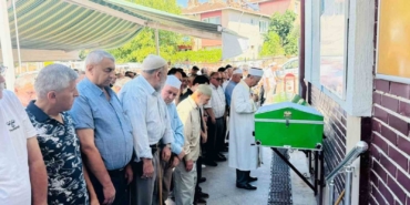 Sevilen eski muhtar gözyaşları arasında toprağa verildi