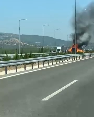 Seyir halindeki tır alev topuna döndü