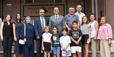 Şişli’de zil çalmadan okullar boyanıyor