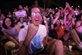 Şişliler, A Milli Kadın Voleybol Takımı’nın maçını dev ekrandan izledi