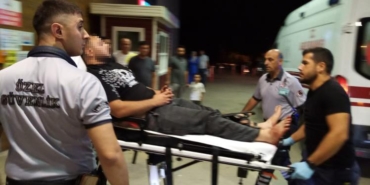 Site bahçesinde alkol alan 2 komşusunu bıçakladı