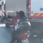 Sultanbeyli’de bir motosiklette 4 kişi: O anlar kamerada