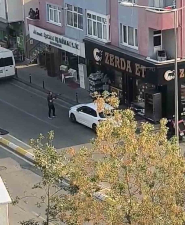 Sultanbeyli’de uzun namlulu silahla kasap dükkanına saldırı kamerada