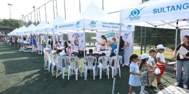 Sultangazi Belediyesi’nin “Bilim Firarda” otobüsündeki renkli etkinliklerde 40 bin çocuk buluştu