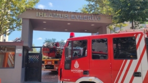 Sultangazi’de lüks sitede yangın çıktı: Alevlerin yükseldiği evde 1 kişi mahsur kaldı