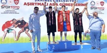 Sultangazili güreş sporcusu Türkiye şampiyonu oldu