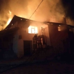 Susurluk’ta ev yangında kullanılamaz hale geldi