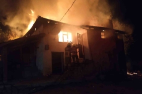 Susurluk’ta ev yangında kullanılamaz hale geldi