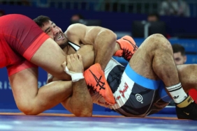 Taha Akgül, bronz madalyayla güreşi bıraktı