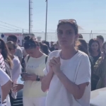 Tahliye kararı sonrası Dilan Polat’ın yakınları cezaevi önüne geldi