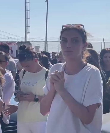 Tahliye kararı sonrası Dilan Polat’ın yakınları cezaevi önüne geldi