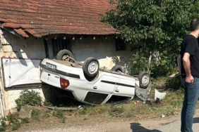 Takla atan otomobilden yaralı kurtuldular