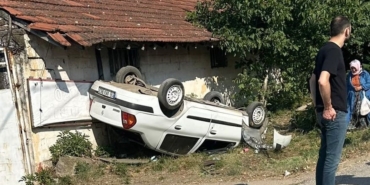 Takla atan otomobilden yaralı kurtuldular