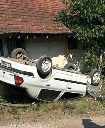 Takla atan otomobilden yaralı kurtuldular