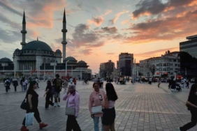 Taksim’de kartpostallık gün batımı manzarası