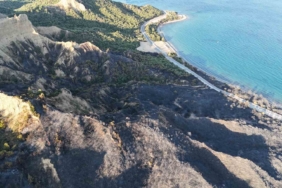 Tarihi Gelibolu Yarımadası’ndaki yangında alevlerden etkilenen Anzak Koyu dron ile görüntülendi