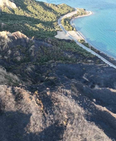 Tarihi Gelibolu Yarımadası’ndaki yangında alevlerden etkilenen Anzak Koyu dron ile görüntülendi