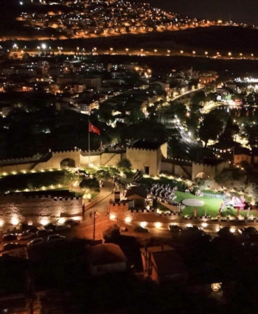 Tarihi kalede konser keyfi