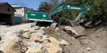 Taşkın önleme amacıyla dere ıslah çalışmaları yapıldı