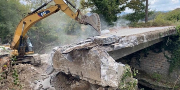 Tatarahmet Köprüsü yıkıldı, yenisi yapılıyor