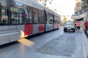 Tehlikeli bina yıkımına rağmen İBB’nin tramvay seferleri devam etti