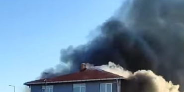 Tekirdağ’da 2 katlı binada korkutan yangın