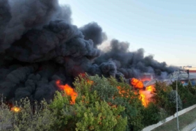 Tekirdağ’da alev alev yanan fabrika havadan görüntülendi