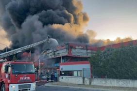 Tekirdağ’da plastik fabrikasındaki yangına birçok ilçeden ekipler sevk edildi